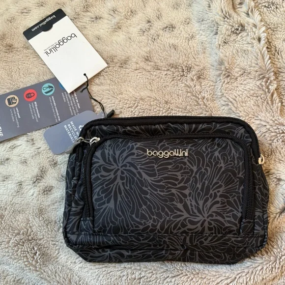 Baggallini triple zip belt bag - Picture 1 of 8
